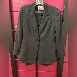 Skirt suit size 8 P